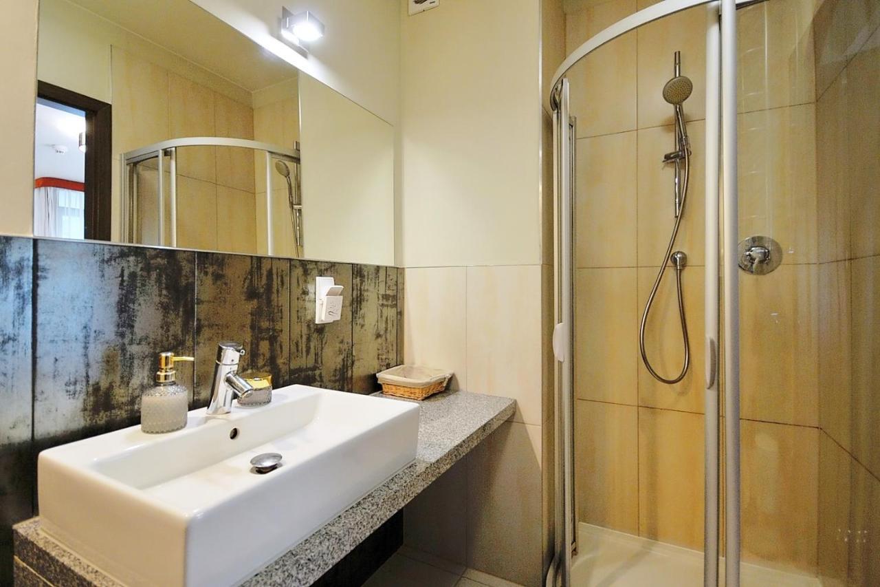 Dobruk Krystyna W Pięciogwiazdkowym Royal Tulip Apartament